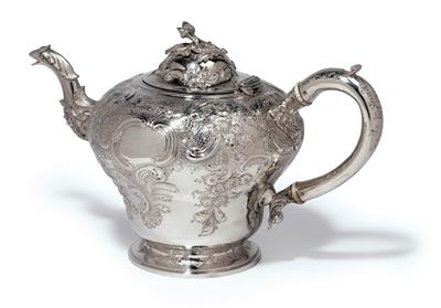 A George I. teapot from London, - Silver