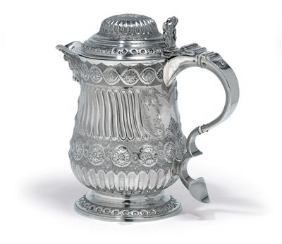 A George III. lidded pot from London, - Silver