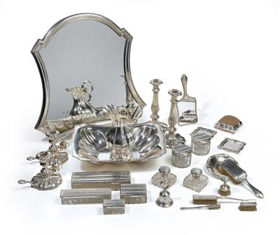 A toiletry set from Vienna, - Silver