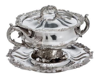 Grand Duchess Olga Nikolajewna Queen of Württemberg – A lidded tureen with salver, from St Petersburg, - Argenti