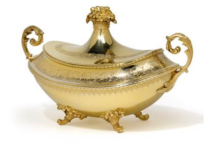 A lidded tureen from Lisbon, - Stříbro