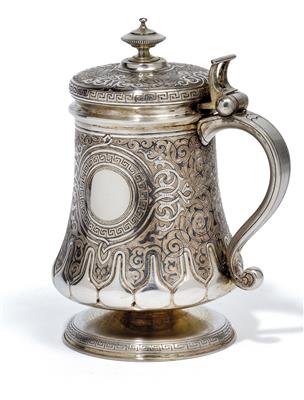 A niello lidded tankard from Moscow, - Argenti