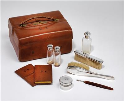A lady's travel toiletry set, - Argenti e Argenti russo