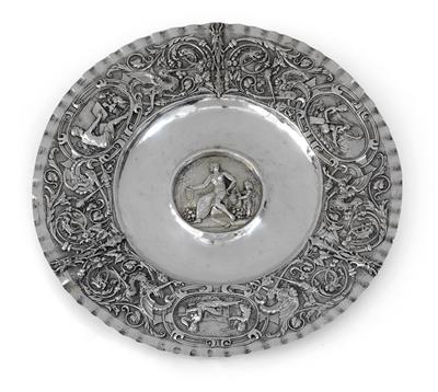 A Historism Period salver, - Stříbro a Ruské stříbro