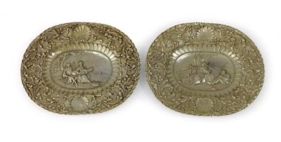 A pair of salvers, - Argenti e Argenti russo