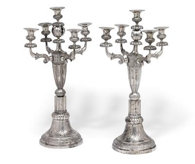 A pair of five-light candelabra from Spain, - Stříbro a Ruské stříbro