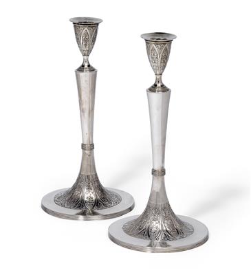 A pair of neoclassical candleholders from Vienna, - Argenti e Argenti russo