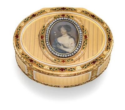 A snuff box, - Silver and Russian Silver