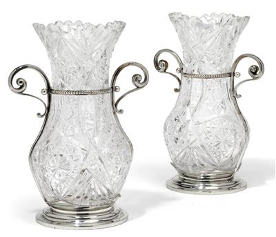 A pair of vases from Vienna, - Stříbro a Ruské stříbro