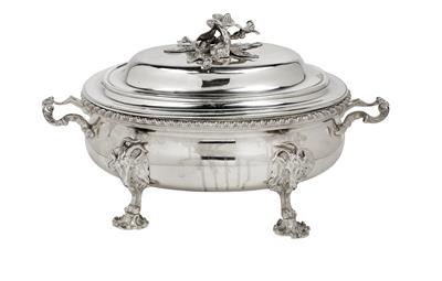 A George III Covered Tureen from London, - Stříbro