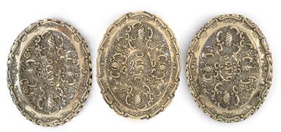 3 Relief-Moulded Trays in Rococo Style from Spain, - Argenti e Argenti russo