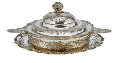 A Historicist Covered Tureen with Support, from Germany, - Stříbro a Ruské stříbro