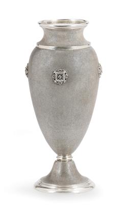 A Small Vase by Buccellati, - Silber und Russisches Silber