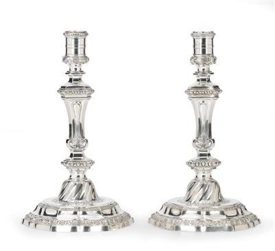 A Pair of Louis XV Candleholders from Paris, - Stříbro a ruské stříbro