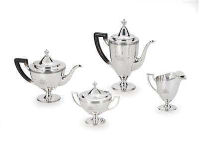 A Tea and Coffee Service by Tiffany, - Stříbro a ruské stříbro