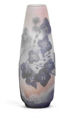 Small vase with hydrangeas, - Stile Liberty e arte applicata del XX secolo