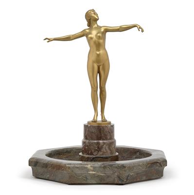 Otto Schmidt-Hofer (1873-1925), Dancing female nude on a dish shaped base, - Stile Liberty e arte applicata del XX secolo