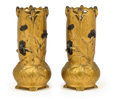 Guénardeau, A pair of vases decorated with carnations, - Secese a um?ní 20. století