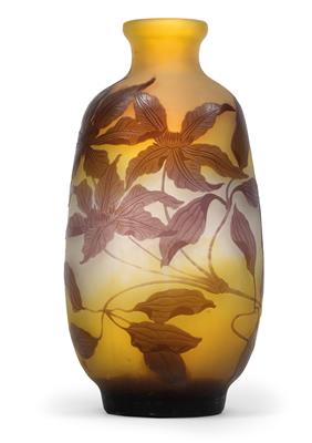 A large vase with clematis, - Jugendstil e arte applicata del XX secolo