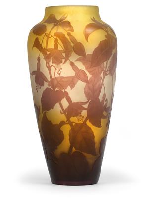 A vase decorated with fuchsias, - Secese a umění 20. století