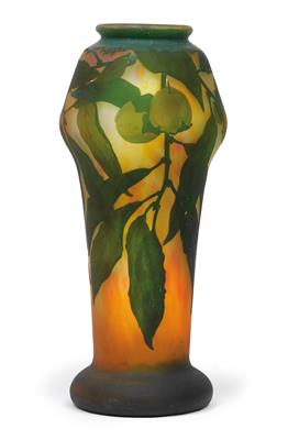 Vase mit Früchtezweigen, - Jugendstil und Kunsthandwerk des 20. Jahrhunderts