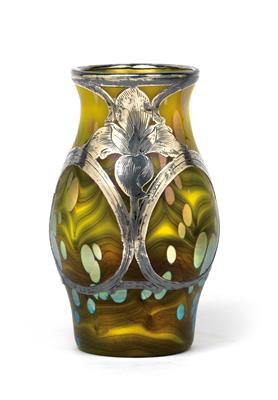 Kleine Vase mit galvanischer Silberauflage, - Jugendstil und angewandte Kunst des 20. Jahrhunderts