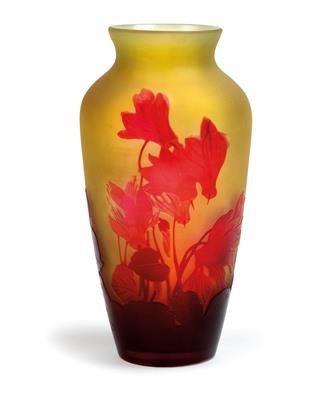 An overlaid and etched glass vase with cyclamen flowers by Gallé, - Jugendstil and 20th Century Arts and Crafts