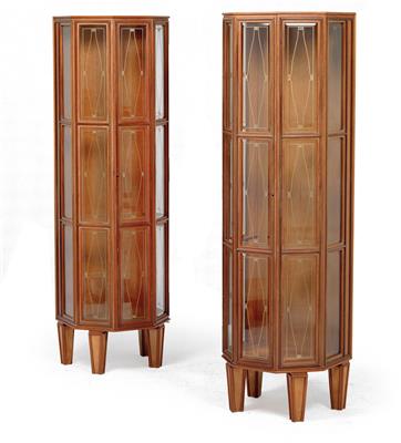 A pair of display cabinets, - Jugendstil e arte applicata del XX secolo