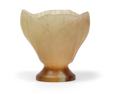 Henri Bergé (1870-1937), Vase in Form einer Blüte, - Jugendstil und angewandte Kunst des 20. Jahrhunderts