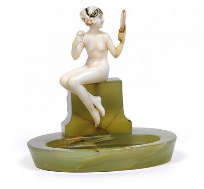 Ferdinand Preiss(1882-1943), Kleine Figur "Powder Puff" auf Schalensockel, - Jugendstil und angewandte Kunst des 20. Jahrhunderts