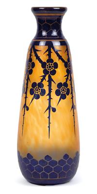 An overlaid and etched “Aubépines” glass vase by Verrerie Schneider, - Secese a umění 20. století