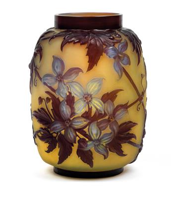 An overlaid soufflé glass vase by Gallé, - Jugendstil e arte applicata del XX secolo