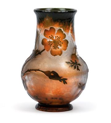 An overlaid and etched glass vase by Daum, - Secese a umění 20. století