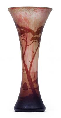An overlaid and etched glass vase by Daum, - Secese a umění 20. století