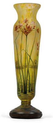 An etched glass vase by Daum - Jugendstil e arte applicata del XX secolo