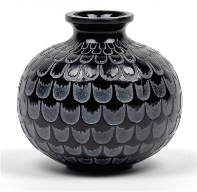 A “Grenade” moulded glass vase by René Lalique, - Secese a umění 20. století