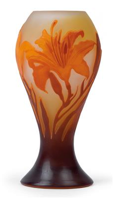 Vase mit Lilien, - Jugendstil und angewandte Kunst des 20. Jahrhunderts