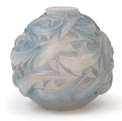 An “Oléron” moulded glass vase by René Lalique, - Secese a umění 20. století