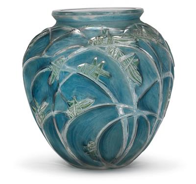 A “Sauterelles” moulded glass vase by René Lalique, - Secese a umění 20. století