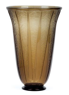 An Art Deco etched glass vase by Daum, - Jugendstil e arte applicata del XX secolo