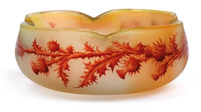 An etched glass bowl by Daum, - Jugendstil e arte applicata del XX secolo