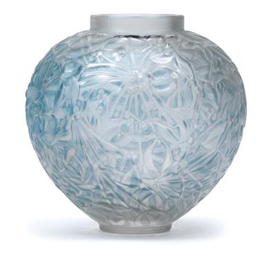 A René Lalique moulded “Gui” vase, - Secese a umění 20. století