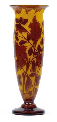 Vase mit Beerenzweigen und Schmetterling, - Jugendstil und Kunsthandwerk des 20. Jahrhunderts