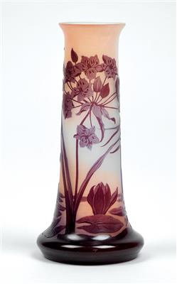 An “Aquatic” vase, Emile Gallé, Nancy, c. 1910, - Secese a umění 20. století