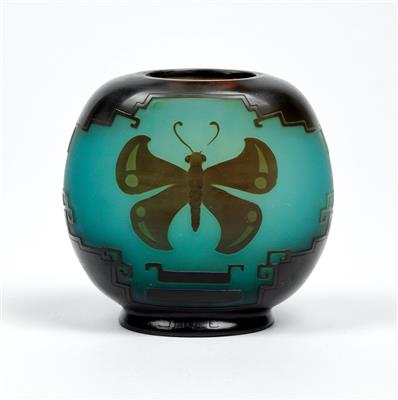 Vase mit Schmetterling, Emile Gallé, Nancy, um 1925 - Jugendstil und Kunsthandwerk des 20. Jahrhunderts