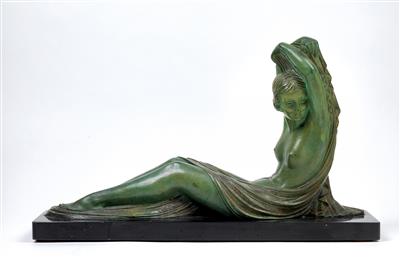 Demetre Chiparus, a recumbent female nude looking to the side - Jugendstil e arte applicata del XX secolo