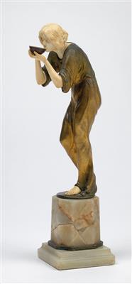 Victor Heinrich Seifert (1870-1953), Trinkende Frauenfigur, Berlin, um 1920 - Jugendstil und Kunsthandwerk des 20. Jahrhunderts
