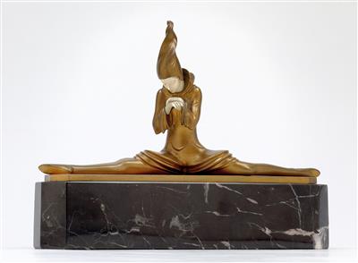 Paul Philippe (1870–1930), figurine “The Respectful Splits” (“Le grand ecart respecteux”), designed c. 1920, executed by Rosenthal & Maeder, Berlin - Secese a umění 20. století