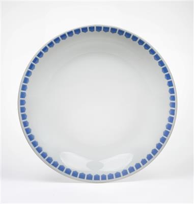 Therese Trethan, a large sideboard plate, Kunstgewerbeschule Vienna, School of Prof. Kolo Moser, 1901–02 - Jugendstil and 20th Century Arts and Crafts