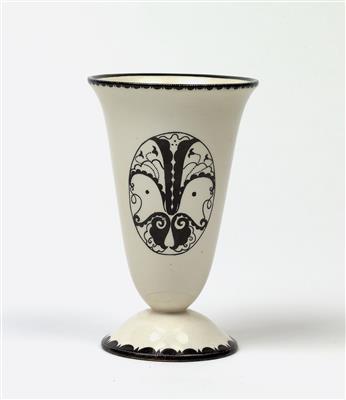 Vase, Formentwurf: Michael Powolny, um 1912, Dekorentwurf: Dagobert Peche, Ausführung: Wiener Keramik - Jugendstil u. angewandte Kunst d. 20. Jahrhunderts